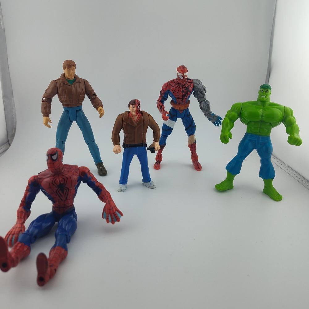 Vintage Spider-Man and hulk action figures lot Peter Parker Marvel 1994 95 96 97